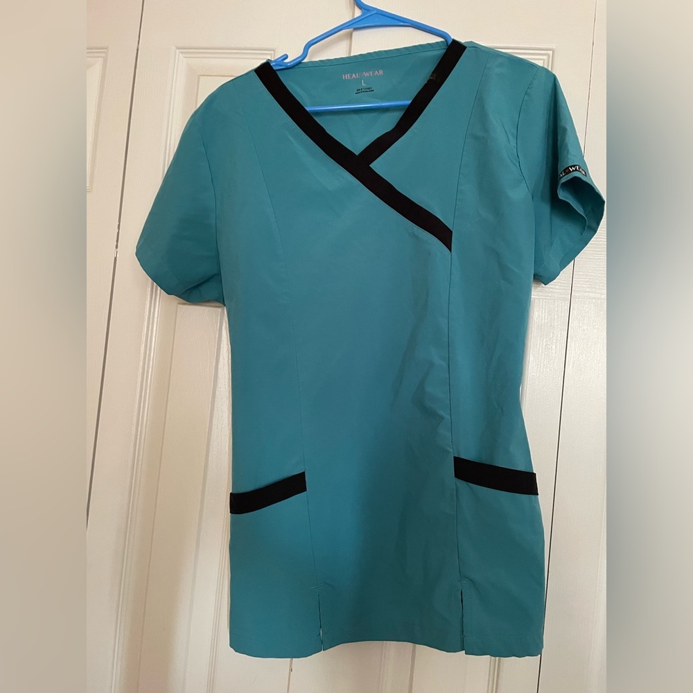 Women’s size large scrub top. Brand healwear. Never worn